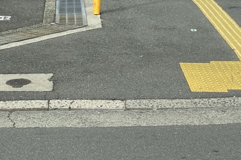 箕面市の道路の段差